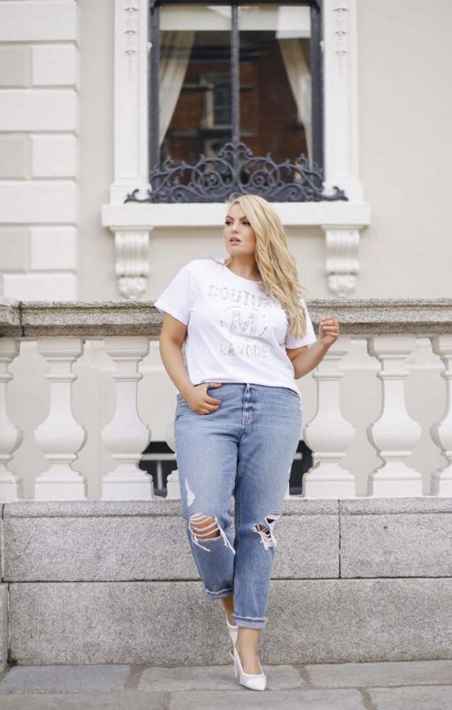 образы с футболкой большого размера